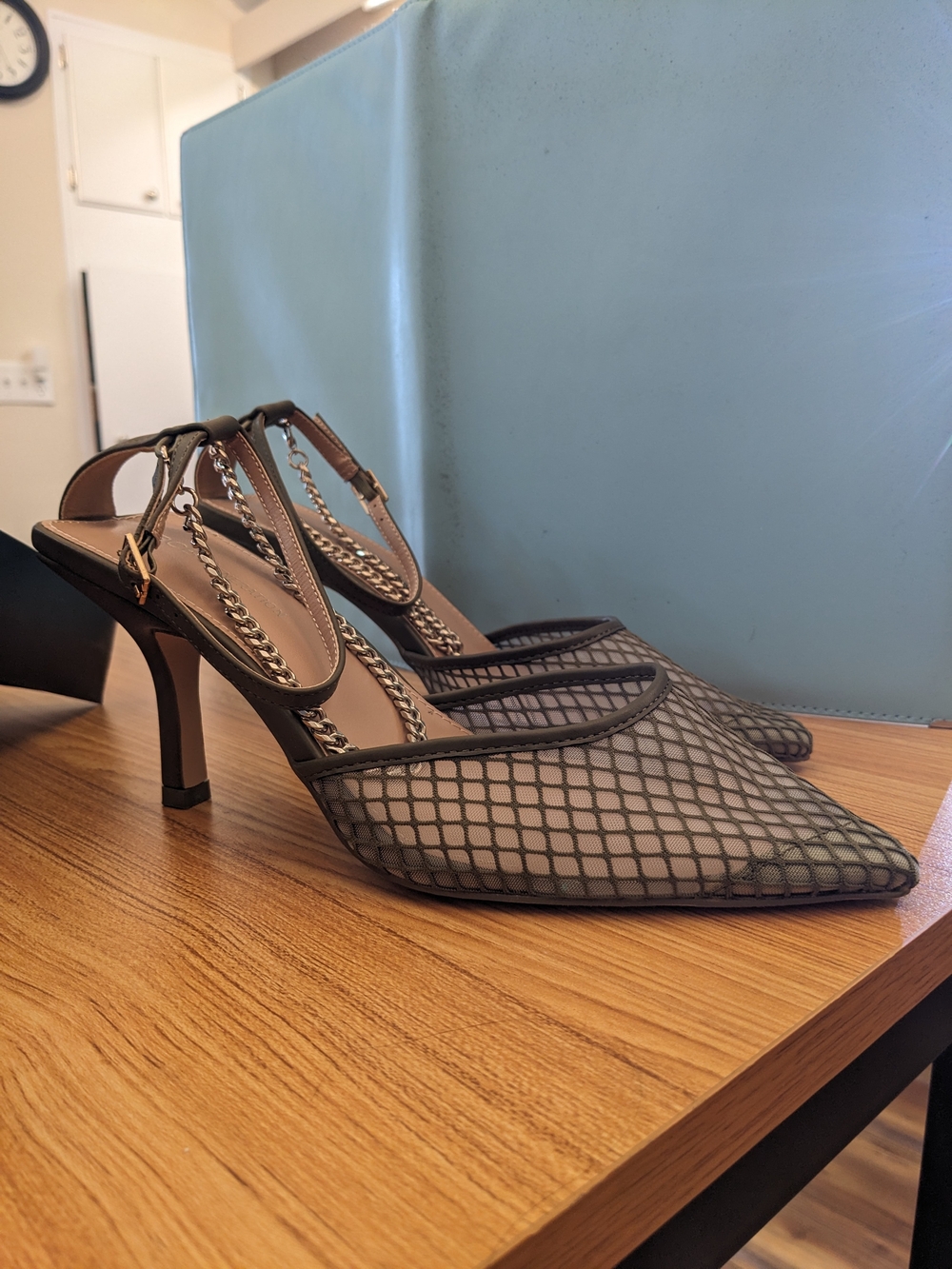 NWT 🏷️ BCBGeneration Mayah Olive Ankle Chain Pumps, Size 9 Mob Wife